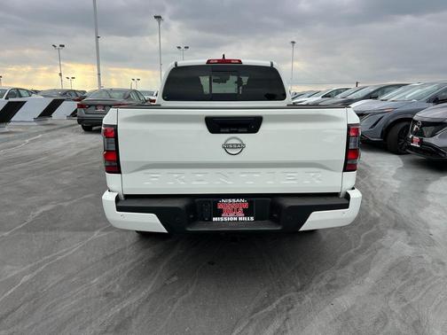 2025 Nissan Frontier SV