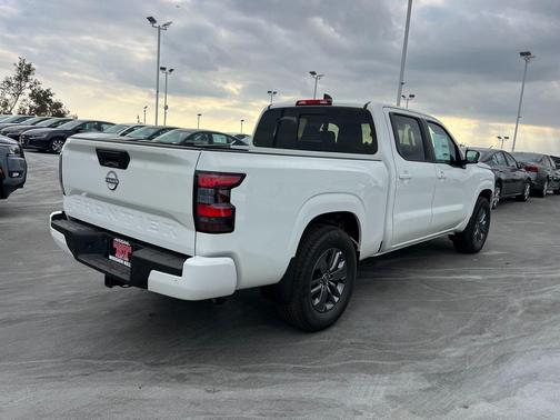 2025 Nissan Frontier SV