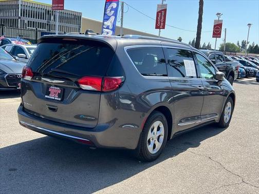2018 Chrysler Pacifica Hybrid Touring L