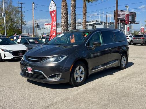 2018 Chrysler Pacifica Hybrid Touring L