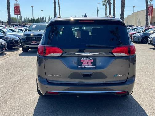 2018 Chrysler Pacifica Hybrid Touring L