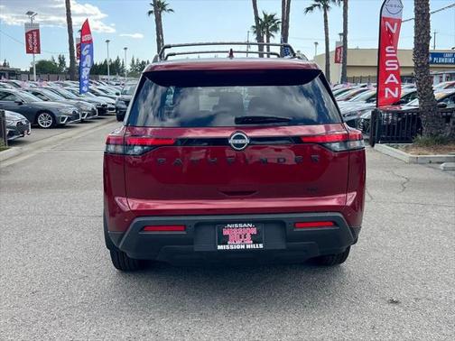 2024 Nissan Pathfinder SV FWD