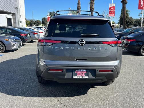 2025 Nissan Pathfinder SV FWD