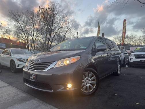 2012 Toyota Sienna XLE