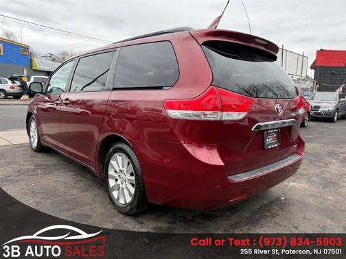 2011 Toyota Sienna XLE