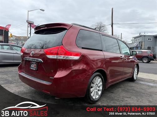 2011 Toyota Sienna XLE
