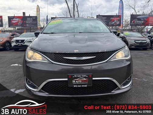 Granite Crystal Metallic Clearcoat 2017 Chrysler Pacifica Touring-L