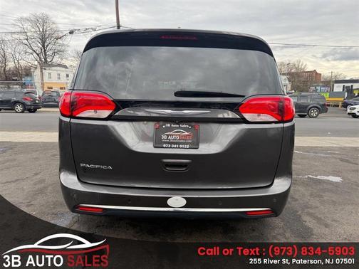 Granite Crystal Metallic Clearcoat 2017 Chrysler Pacifica Touring-L