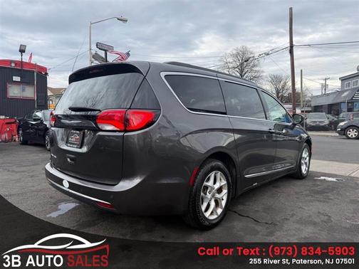 Granite Crystal Metallic Clearcoat 2017 Chrysler Pacifica Touring-L