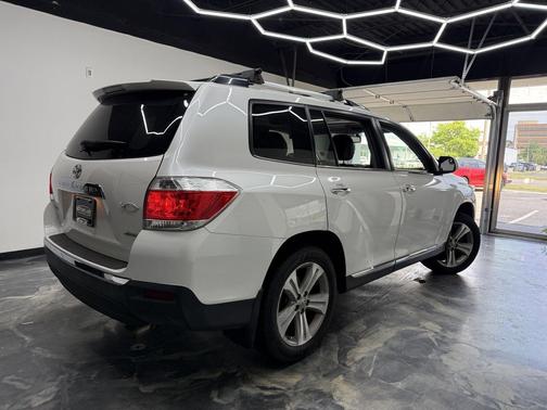 Classic Silver Metallic 2013 Toyota Highlander Limited
