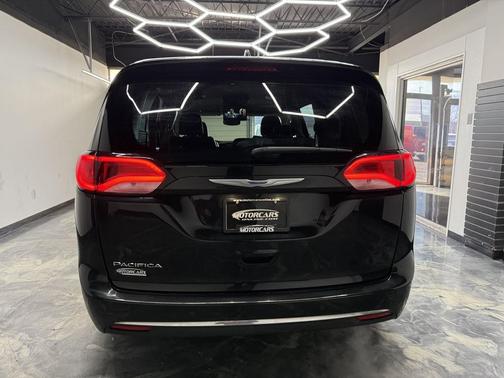 2018 Chrysler Pacifica Touring-L