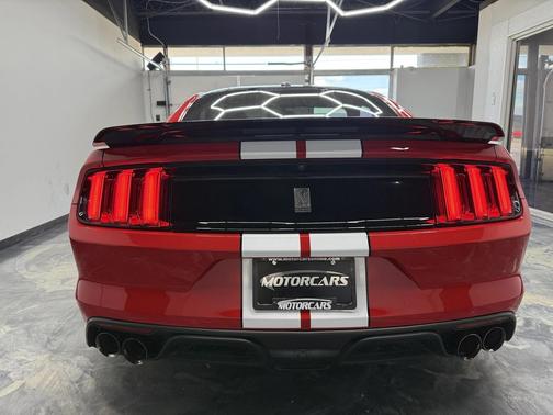 2016 Ford Shelby GT350 Base