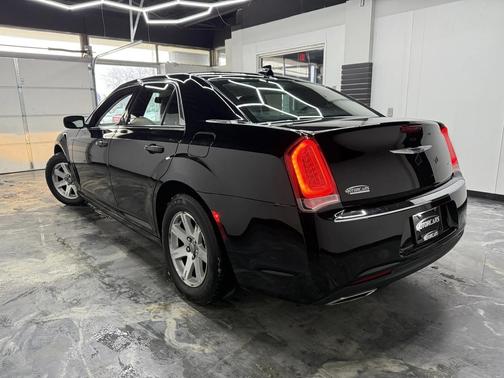 2019 Chrysler 300 Touring