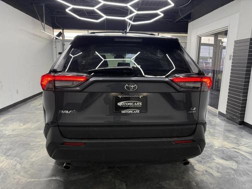 2019 Toyota RAV4 LE