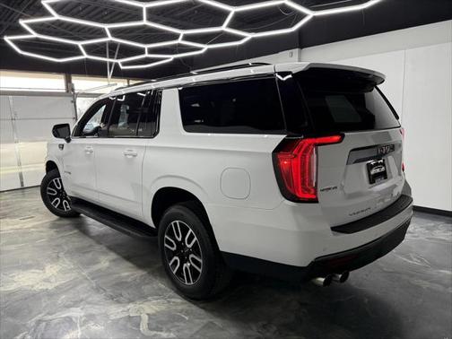2022 GMC Yukon XL 4WD AT4