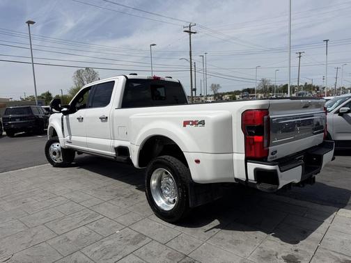 Star White Metallic Tri-Coat 2024 Ford F-450 Platinum