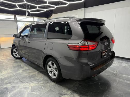 2015 Toyota Sienna LE