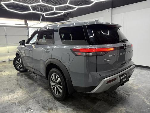 2022 Nissan Pathfinder SL 4WD