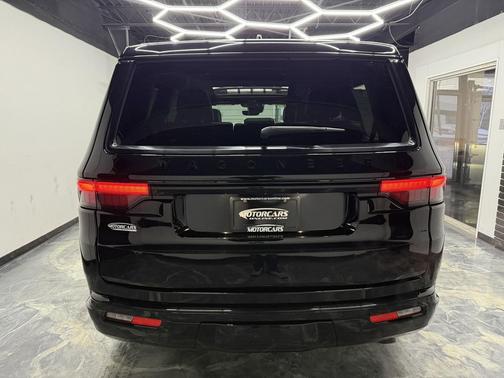 2024 Jeep Wagoneer Series II Carbide