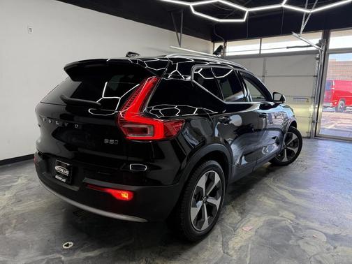 2024 Volvo XC40 B5 Plus Bright Theme
