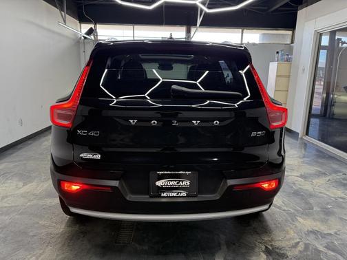 2024 Volvo XC40 B5 Plus Bright Theme