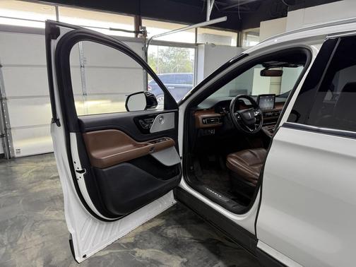 White 2020 Lincoln Aviator Reserve AWD