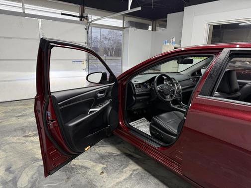 2017 Toyota Camry Hybrid XLE