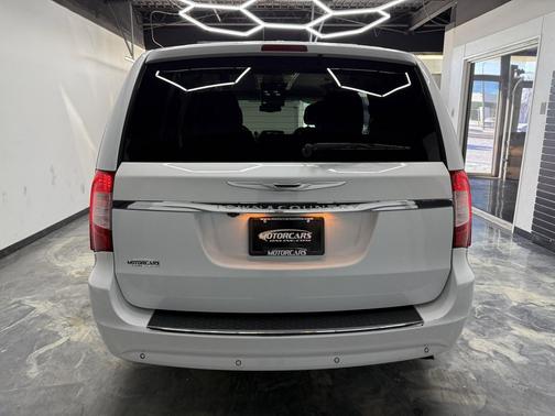 2015 Chrysler Town & Country Touring-L