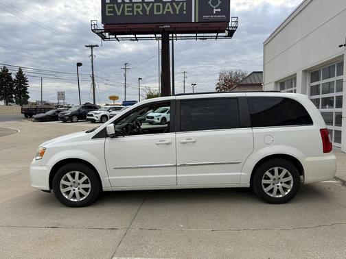 2013 Chrysler Town & Country Touring