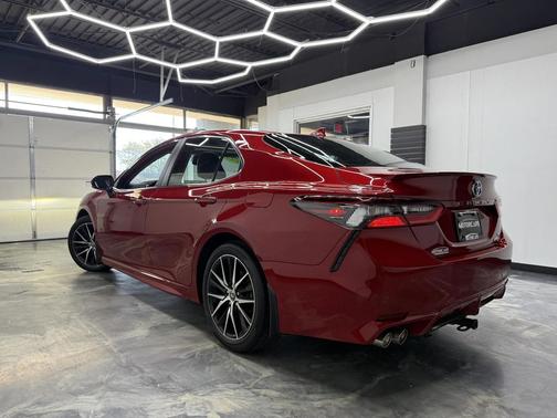 2023 Toyota Camry Hybrid SE