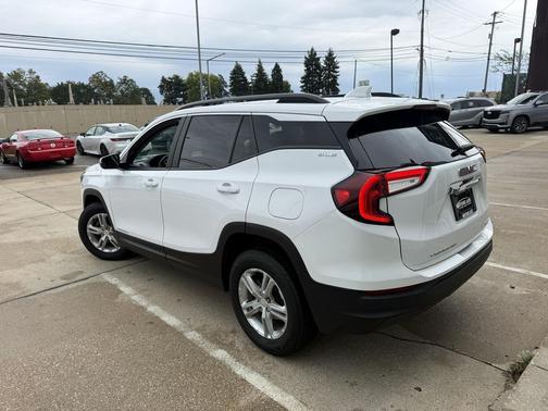 Summit White 2023 GMC Terrain SLE