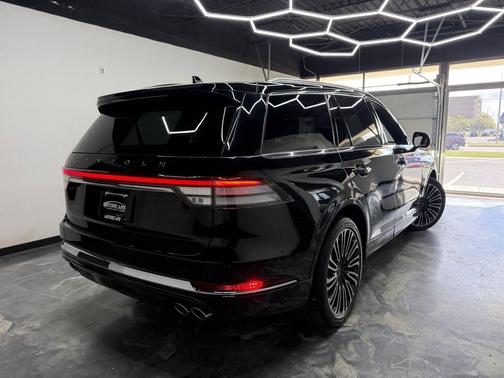 Infinite Black Metallic Clearcoat 2023 Lincoln Aviator Black Label AWD