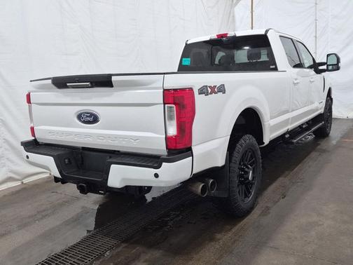 Oxford White 2019 Ford F-250 Lariat
