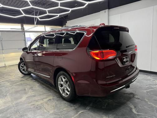 Velvet Red Pearlcoat 2019 Chrysler Pacifica Limited