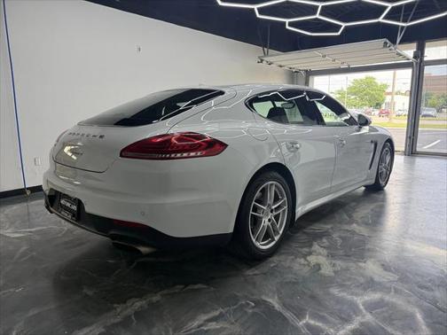 2015 Porsche Panamera 4
