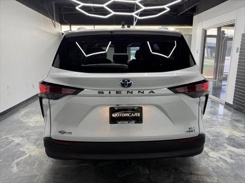 2022 Toyota Sienna XLE