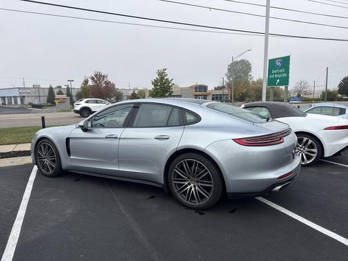 2019 Porsche Panamera 4