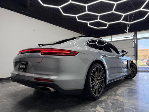 2019 Porsche Panamera 4