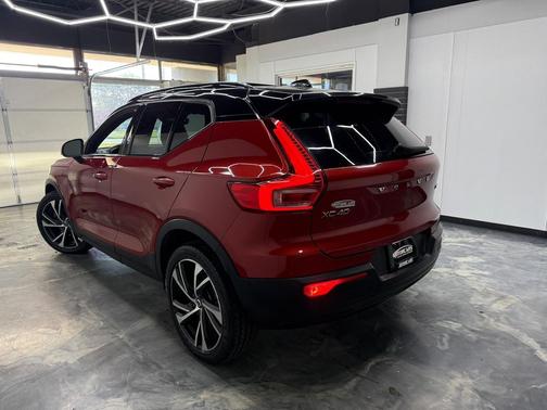 Fusion Red Metallic 2021 Volvo XC40 T5 R-Design