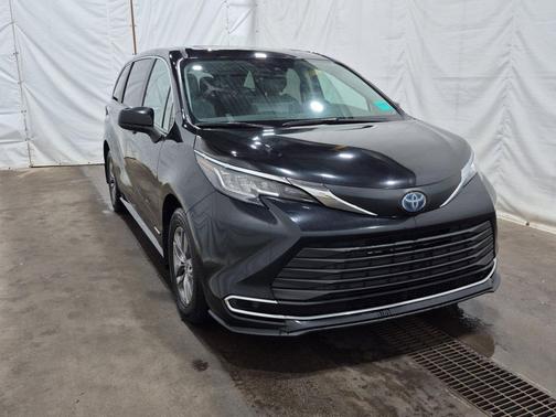 2021 Toyota Sienna XLE 7 Passenger