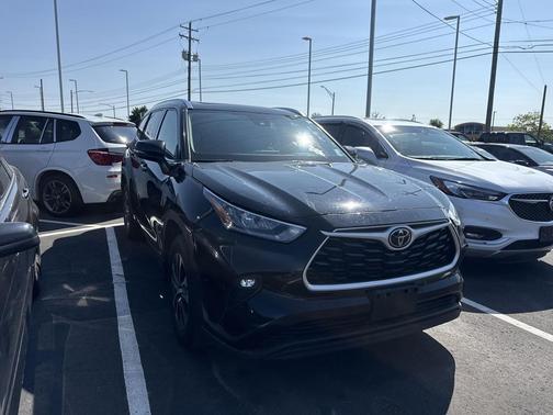 Midnight Black Metallic 2020 Toyota Highlander XLE