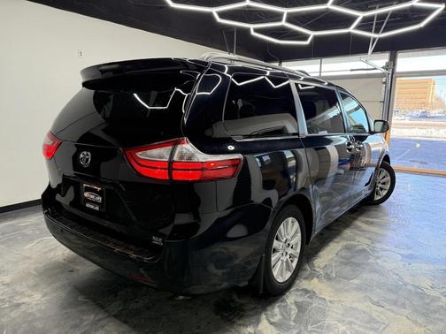 2016 Toyota Sienna XLE