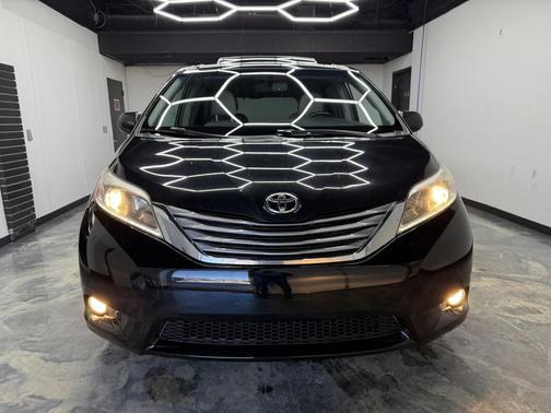 2016 Toyota Sienna XLE