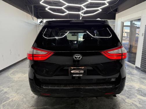 2016 Toyota Sienna XLE