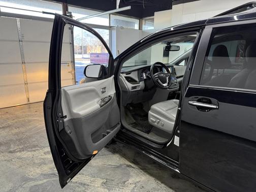 2016 Toyota Sienna XLE