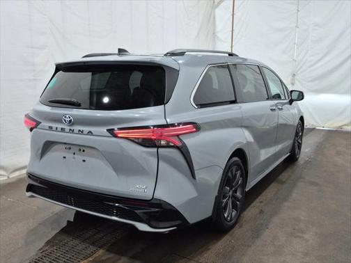 2023 Toyota Sienna LE