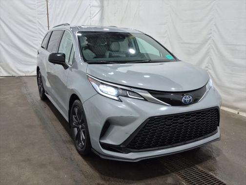 2023 Toyota Sienna LE