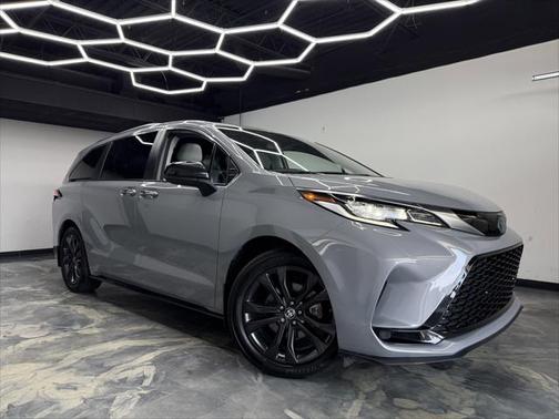2023 Toyota Sienna LE