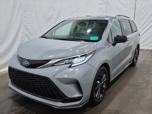 2023 Toyota Sienna LE