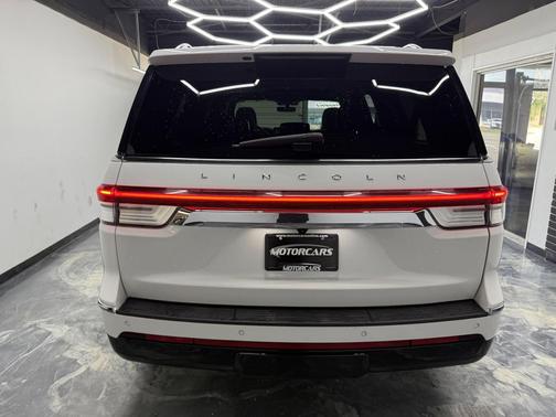 Pristine White Metallic Tri-Coat 2022 Lincoln Navigator Reserve